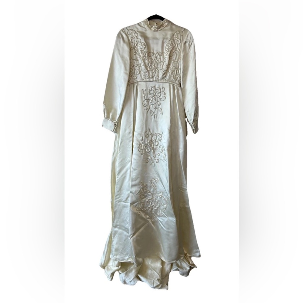VTG Handmade Ivory Embroidered Longsleeve Victorian Goddess Style Wedding Dress